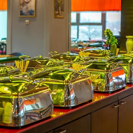 מלון Phoenicia Express 4*