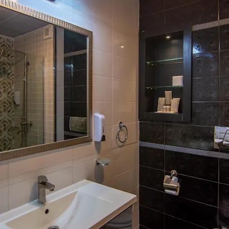 Phoenicia Express 4*