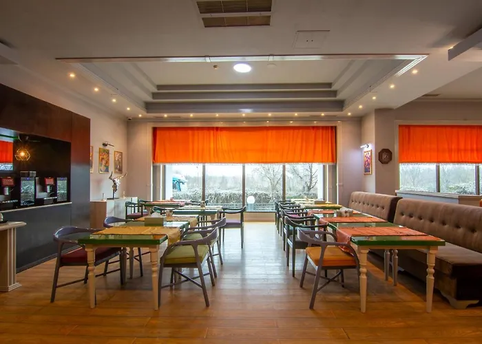 Phoenicia Express Szálloda 4*