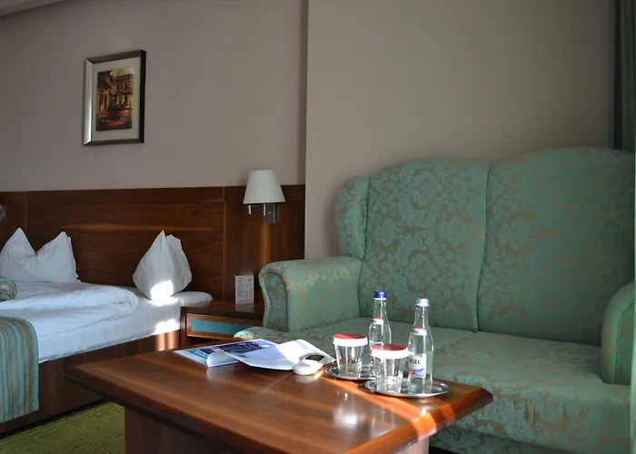Phoenicia Express Szálloda 4*