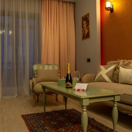 Phoenicia Express Готель