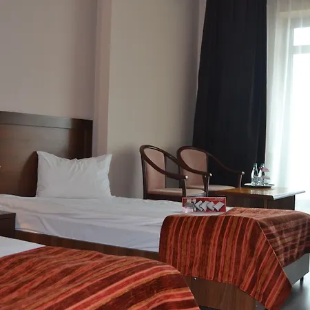 Phoenicia Express Готель