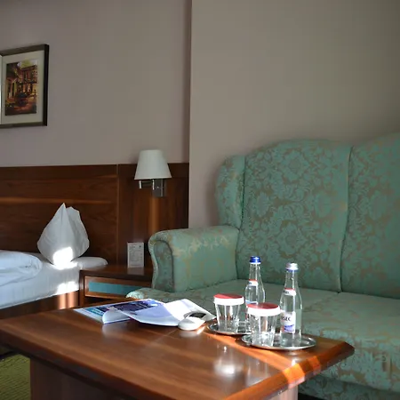 Phoenicia Express Szálloda 4*