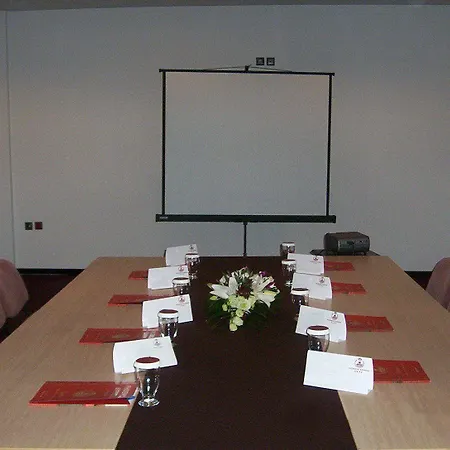 Phoenicia Express Готель