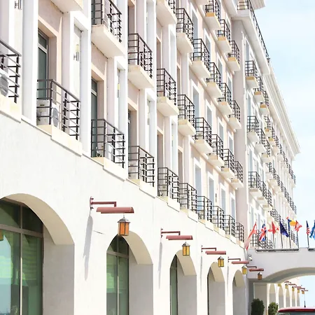 Готель Phoenicia Express 4*