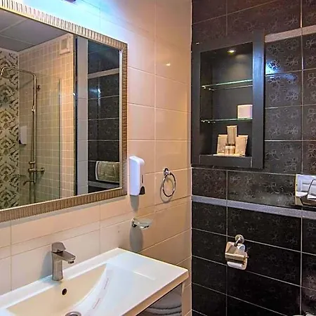 Phoenicia Express 4*