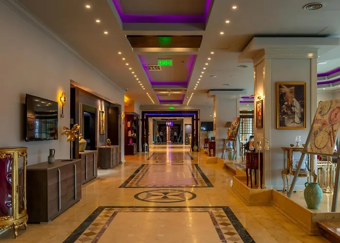 Готель Phoenicia Express 4*