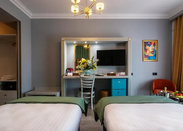 Phoenicia Express Hotel 4*