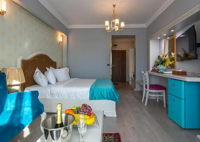 Phoenicia Express 4*