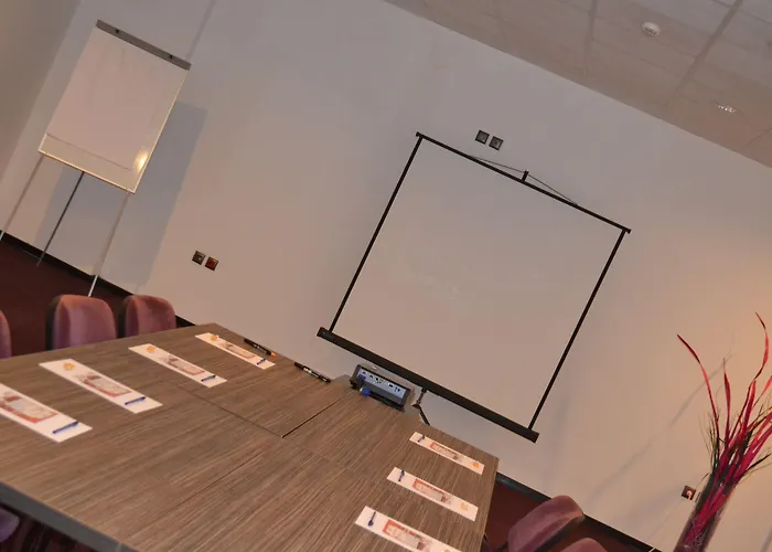 Phoenicia Express Hotel 4*