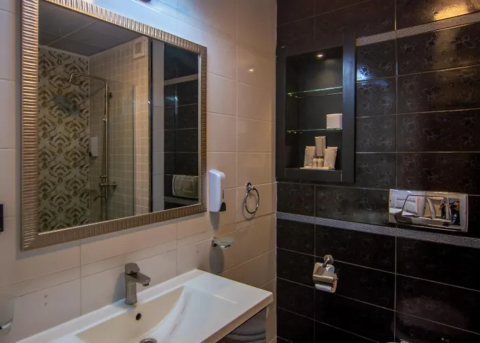 Phoenicia Express 4*